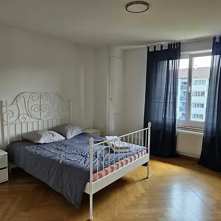 In Capital, Sleep Four 아파트